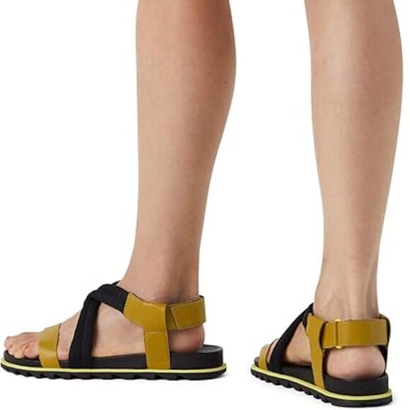 Sorel Women's Roaming Decon Sandal in Dioxide Gold, 7.5 - Picture 2 of 8